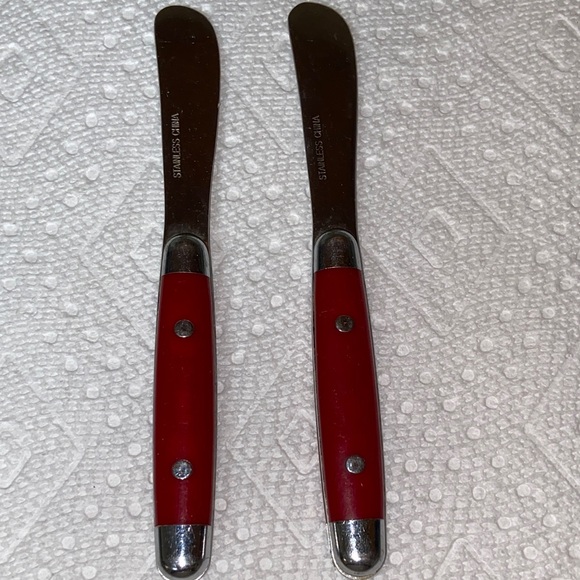 Stainless Steel Spreader with Red Handle - Picture 3 of 7